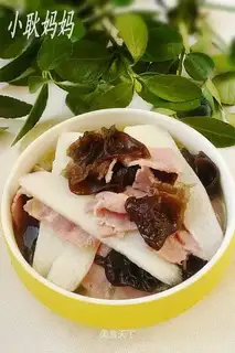 Braised yam with bacon