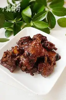 Roasted chicken wings in red wine