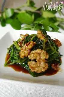 Oyster sauce, walnut and spinach