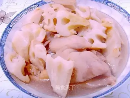Lotus root pork knuckle soup