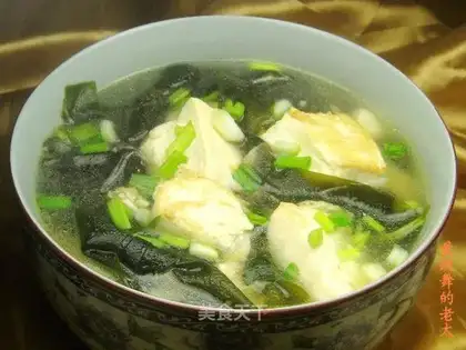 Kelp knot tofu soup