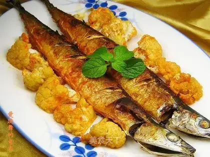 Grilled saury with cauliflower
