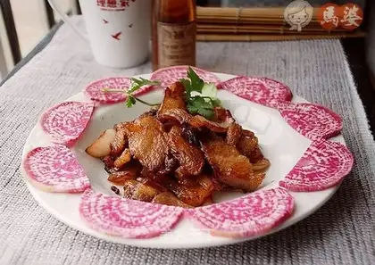 Fried pork belly with onions