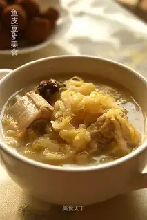 Stewed pork ribs with pickled cabbage