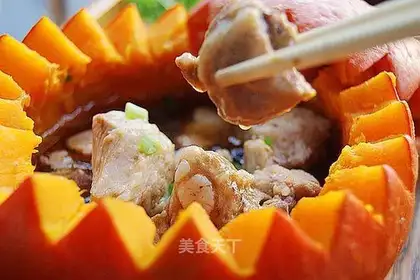 Steamed pork ribs with pumpkin and black bean sauce