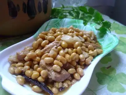 Soy bean and pork casserole
