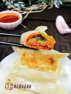 Korean spicy cabbage pot stickers