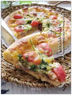 Tomato beef pizza