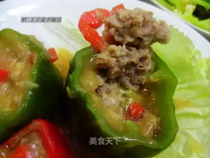 carrot, pork, rice and green pepper cup