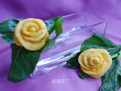 Milk fragrant rose steamed buns