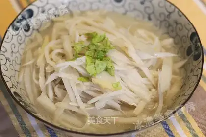 Stewed lotus root shredded