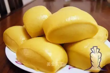 Pumpkin steamed buns