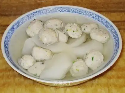 Home-made dace balls and radish soup