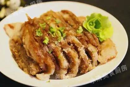 Fragrant glutinous lotus root with meat