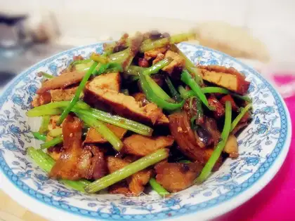 Celery, dried bean curd, twice-cooked pork