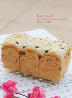 Crispy red bean toast