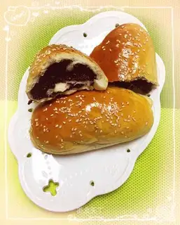 Polish purple cheese bread