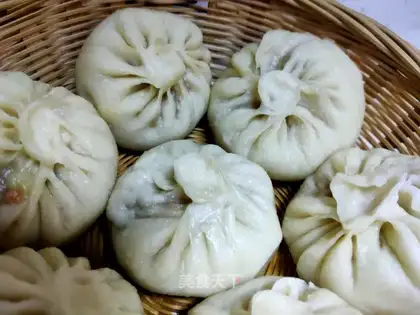Pork abalone carrot bun