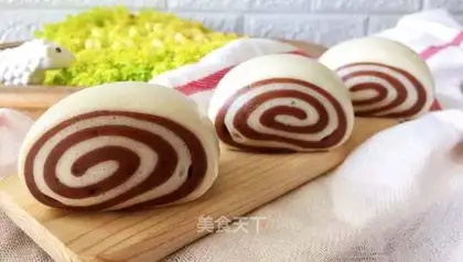 Double-coloured rolls