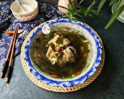 Sea belt bone soup