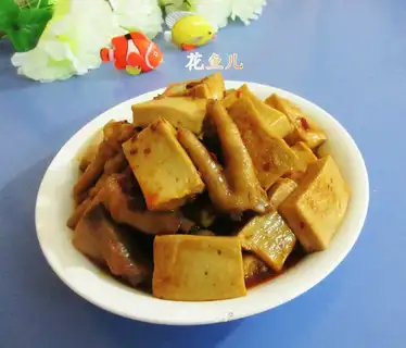 Chicken claws burning fragrance tofu