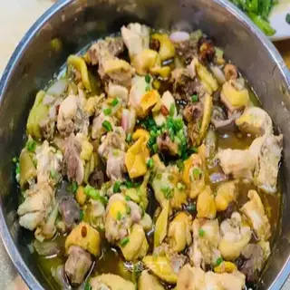 Roast chicken with red onions