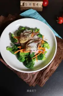 ♪ ♪ Slull duck salad ♪
