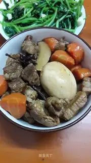 The meat and eggs are stewed