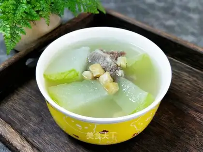 Pork bone lumber soup