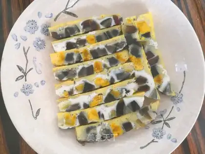 Three-coloured eggs