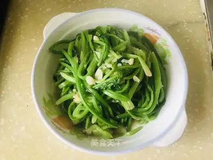 Garlic spinach