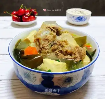 Sea belt tofu bone soup