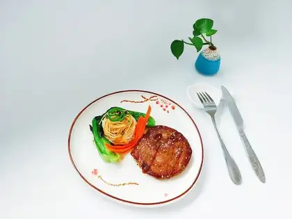 Steak-vegetated veggie noodles
