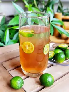A green lemon honey tea freezer