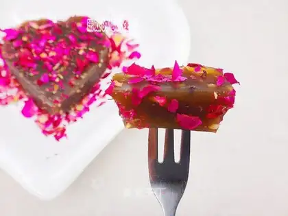 Sesame roses, brown powder