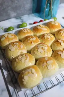 Old almond bread
