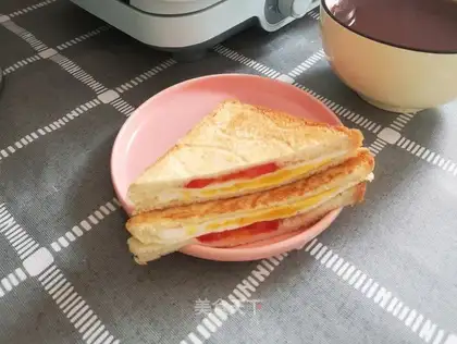Tomato egg sandwich