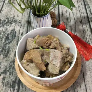 Chicken leg steamed potatoes