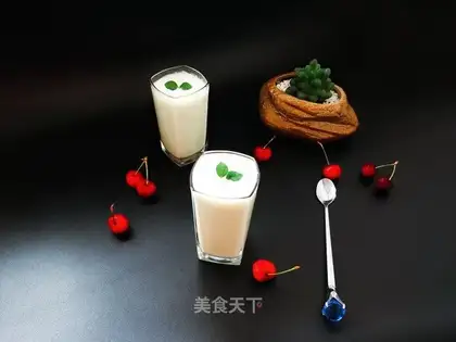 Banana shakes for the melon