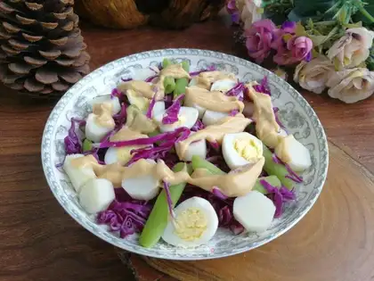 Quail egg purple salad