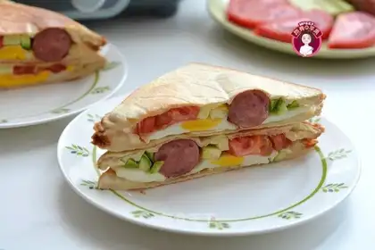 Egg sausage sandwich