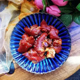 The wine and the pig hoof