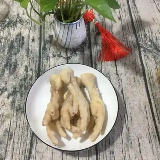 Smells like chicken claws
