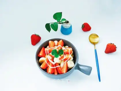 Strawberry banana salad