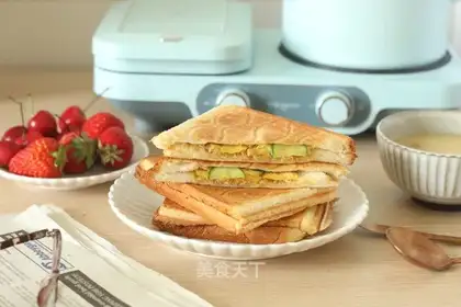 Meat pine eggs hot-pressed toast with rice porridge