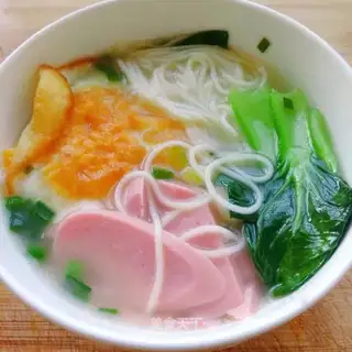 A green ham noodles