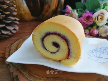 Blueberry cake roll