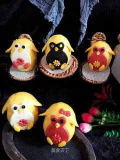 Penguin meat bun