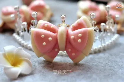 Butterfly buns