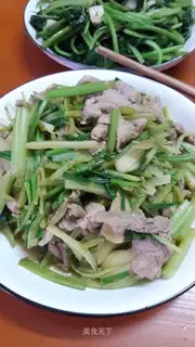 Celery fried meat